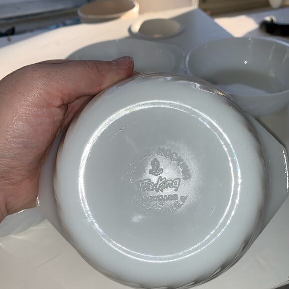 VINTAGE Set of 4 Fire King Milk Glass Ripple Mini Casserole Ramekins w/ Handles - Picture 6 of 10